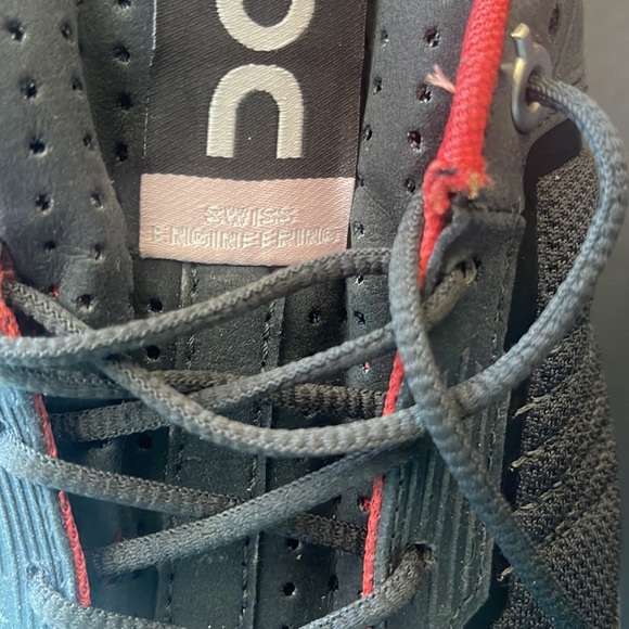 On Running Women’s Cloud Runner Winter Edition - Gray, Red, & Light Lavender - Picture 7 of 11